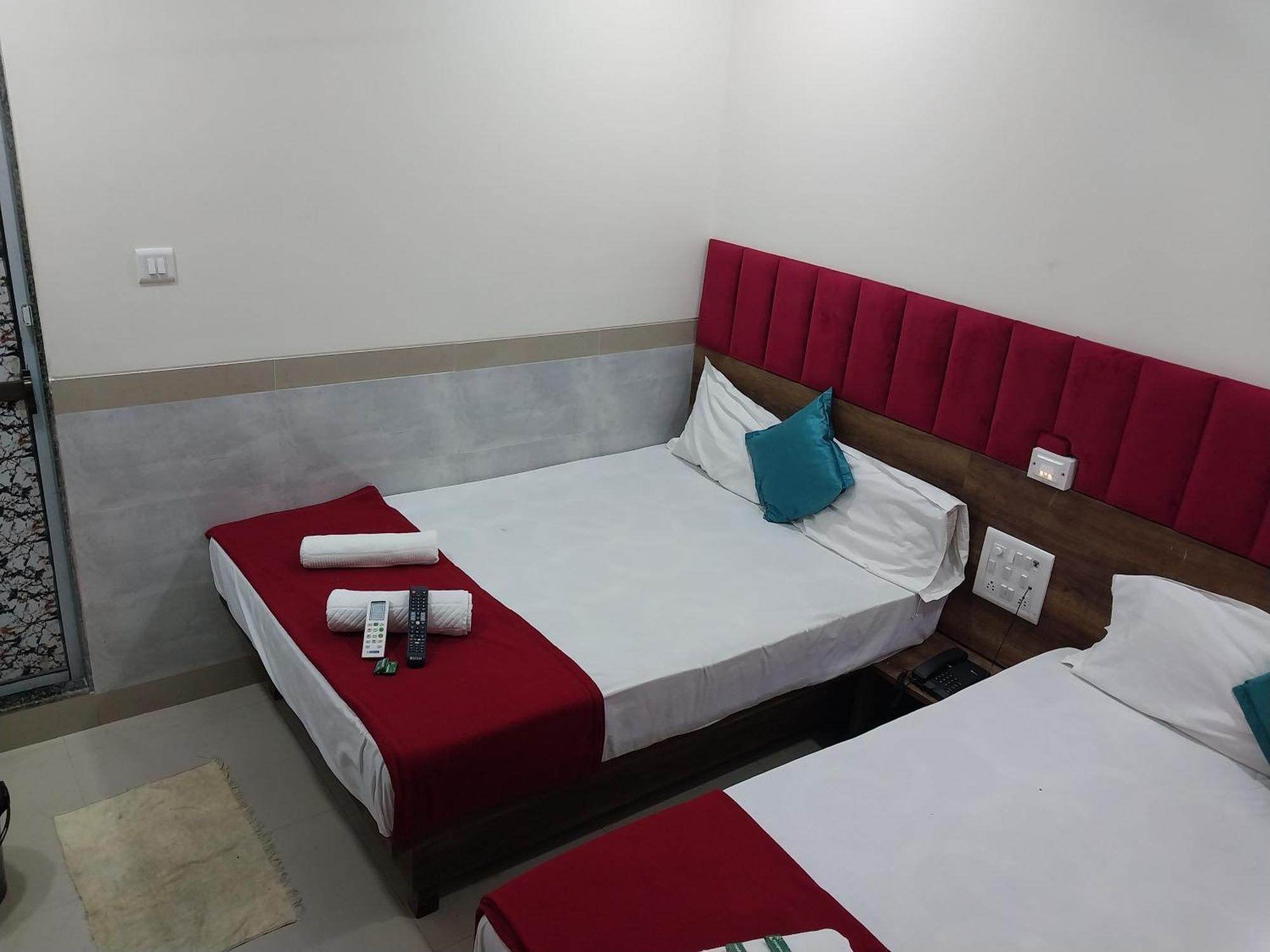 Hotel New Balaji Residency Mumbai Bagian luar foto