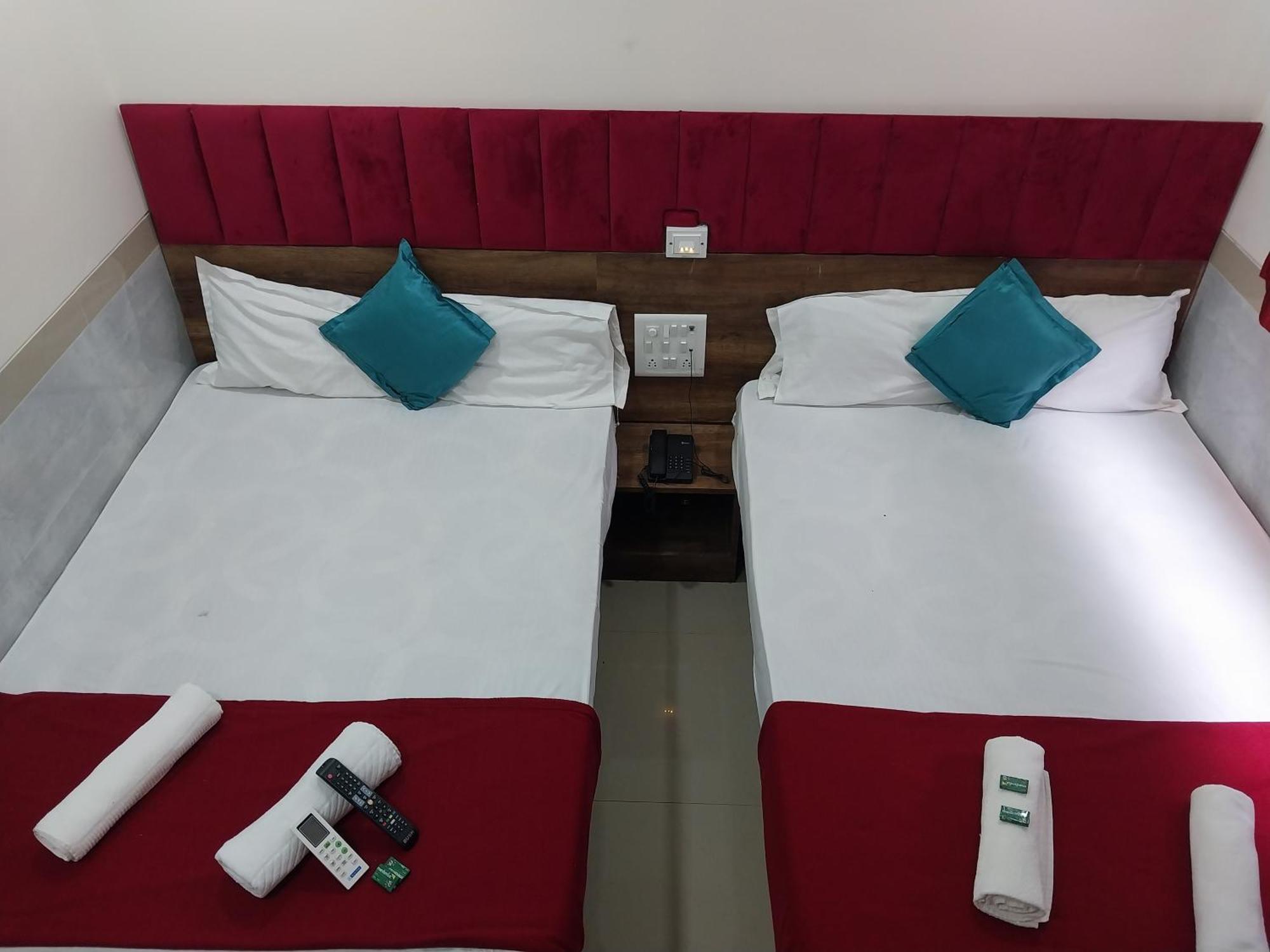 Hotel New Balaji Residency Mumbai Bagian luar foto