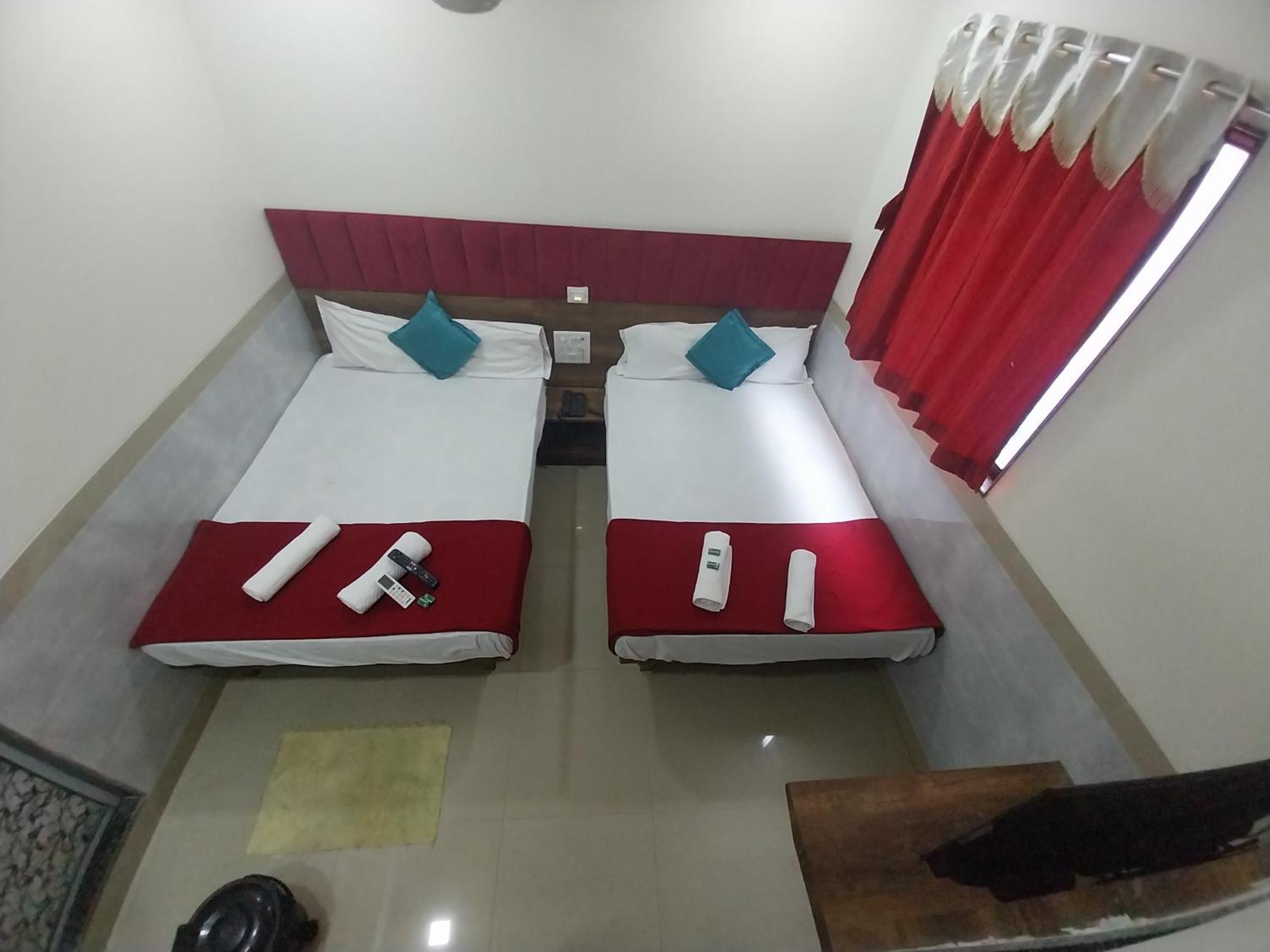 Hotel New Balaji Residency Mumbai Bagian luar foto