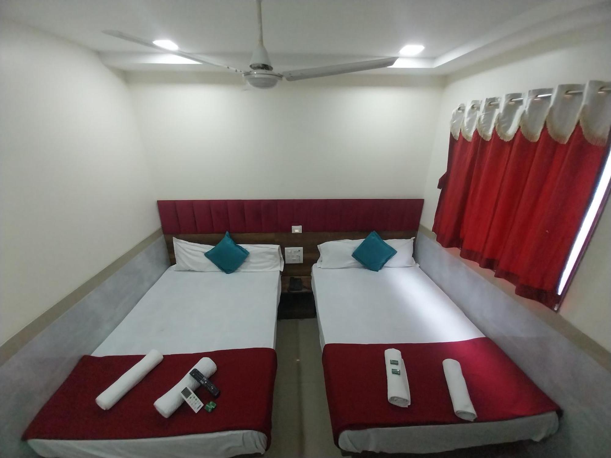 Hotel New Balaji Residency Mumbai Bagian luar foto